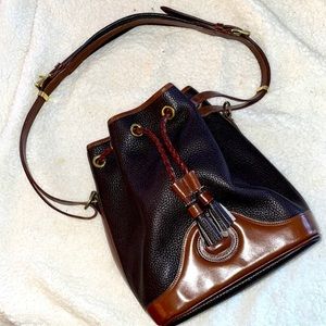 VINTAGE DOONEY & BOURKE PEBBLED LEATHER DRAWSTRING BAG